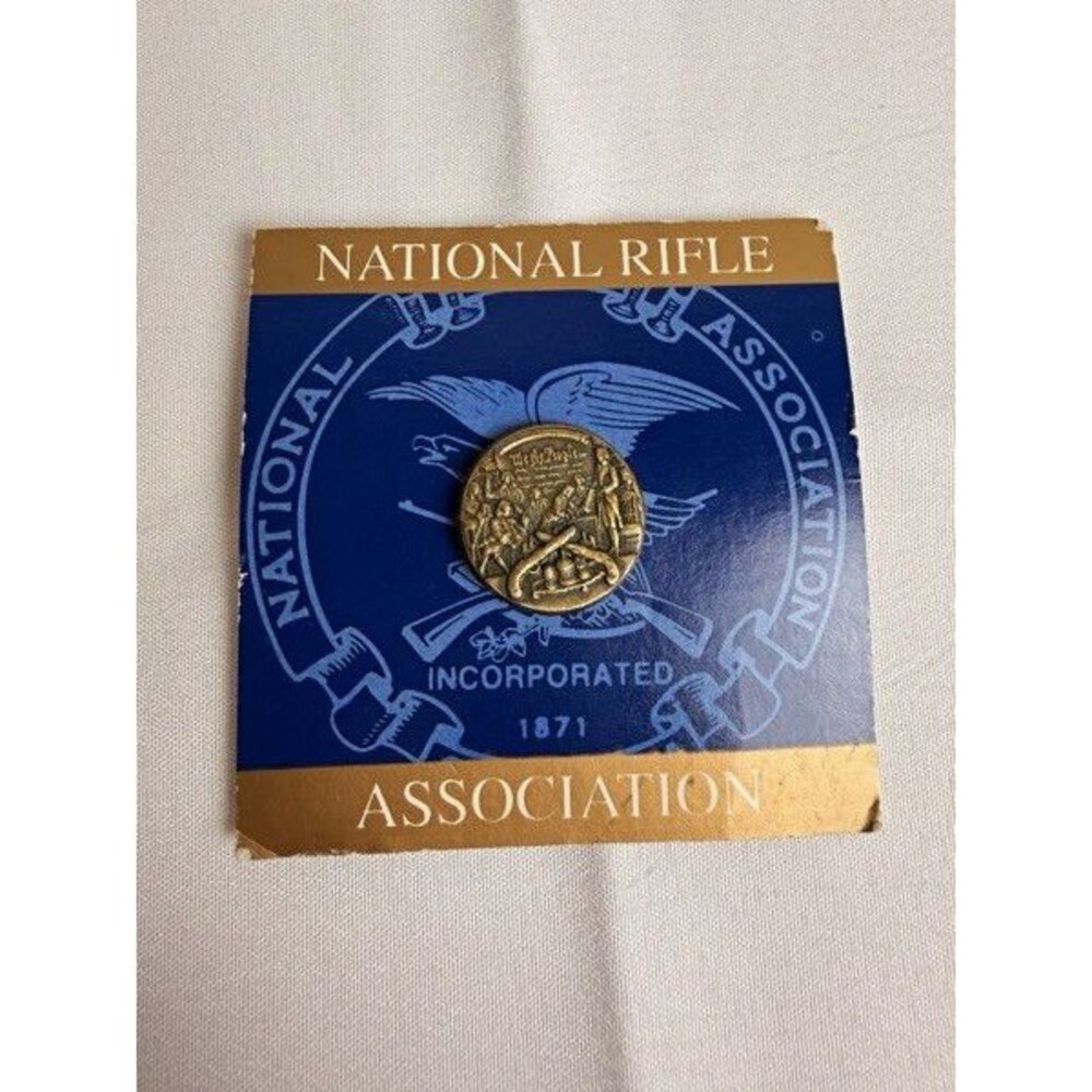 National Rifle Association NRA Clubs & Memberships Lapel Pin on Card